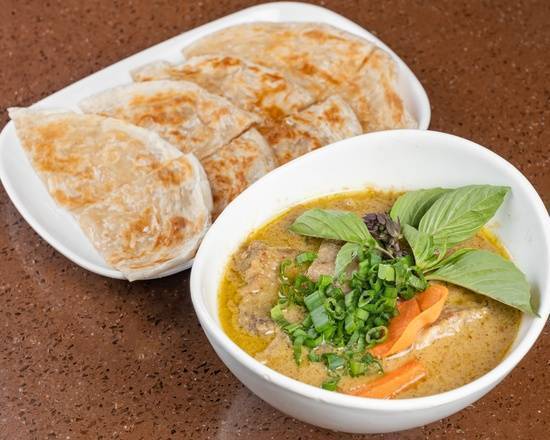 219 - Yellow Curry Beef with Roti (咖喱牛薄饼)
